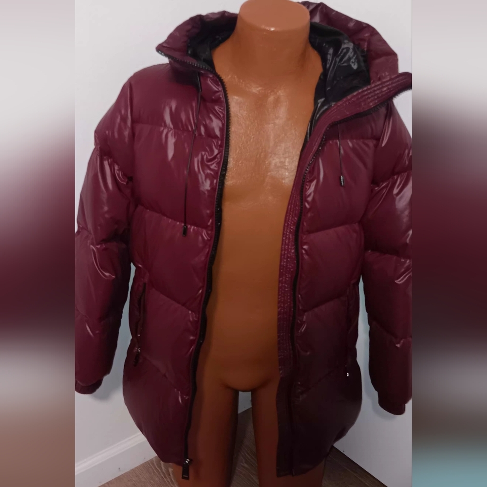 Womens Pre-Owned Micheal Kors Puffer Size Medium.